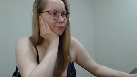 Snapshot of alinasei chatting on 7, 7, 2026 alinasei online show from 7, 7, 2026