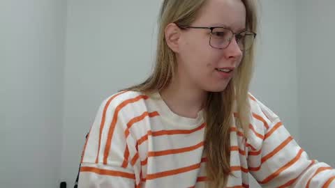 Snapshot of alinasei chatting on 23, 7, 2026 alinasei online show from 23, 7, 2026
