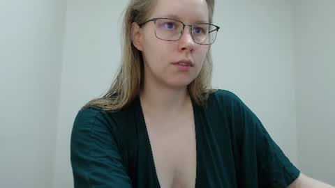 Snapshot of alinasei chatting on 4, 8, 2026 alinasei online show from 4, 8, 2026