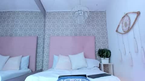 AlinaSimmons online show from 17, 3, 2026