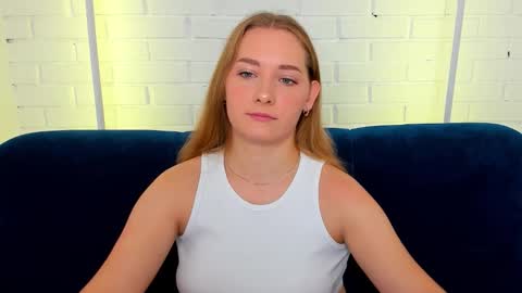 Snapshot of alinawise chatting on 10, 9, 2025 alinawise online show from 10, 9, 2025