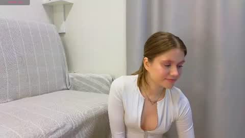 Snapshot of alisia_spinnet chatting on 2, 7, 2026 Alisia online show from 2, 7, 2026