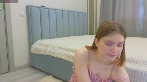Snapshot of alisia_spinnet chatting on 6, 8, 2026 Alisia online show from 6, 8, 2026