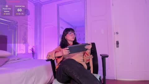 Alison Fishert online show from 25, 11, 2025