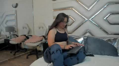 Snapshot of alissbluumm chatting on 27, 5, 2026 alissbluumm online show from 27, 5, 2026