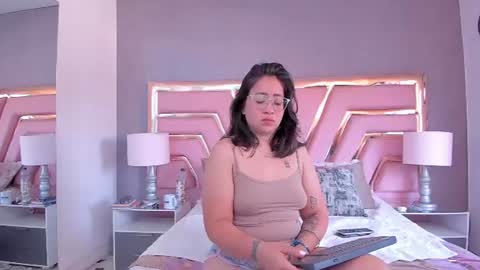 Snapshot of alissbluumm chatting on 25, 6, 2026 alissbluumm online show from 25, 6, 2026