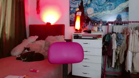 alissesallie_ online show from 5, 11, 2025