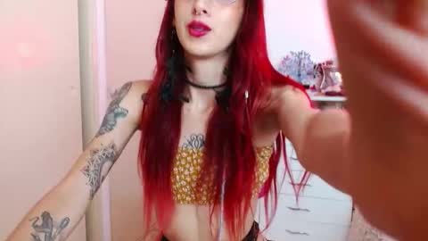 alissesallie_ online show from 24, 11, 2025