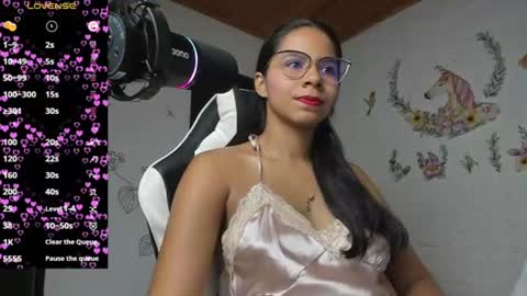 Snapshot of alisson_hoffman05 chatting on 4, 8, 2026 Alisson hoffman05 online show from 4, 8, 2026