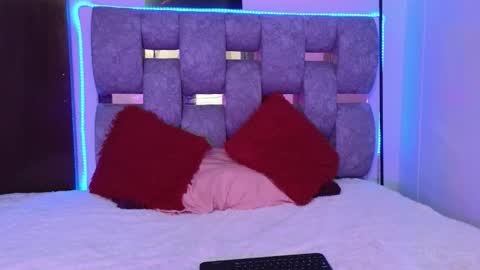 alix_kitty_ online show from 2, 12, 2025