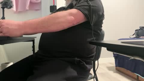 Allergictolove online show from 4, 4, 2026