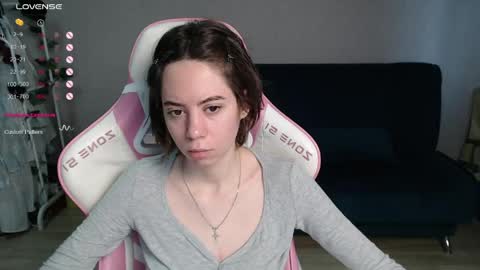 Snapshot of allie_hazie chatting on 25, 4, 2026 alice online show from 25, 4, 2026