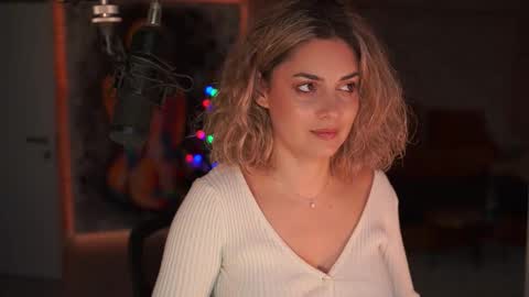 Snapshot of alliesynns chatting on 14, 12, 2025 Allie online show from 14, 12, 2025