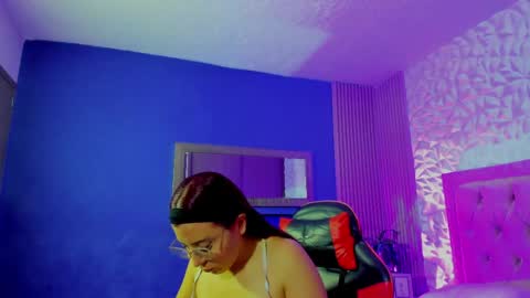 Snapshot of allisonlove_88 chatting on 22, 4, 2026 ALLISON online show from 22, 4, 2026