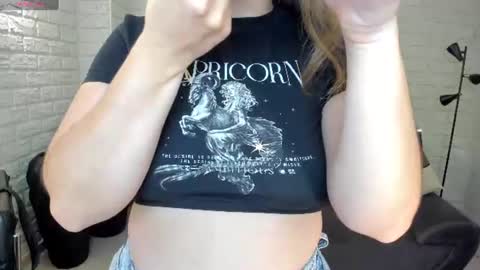 Snapshot of allisonrogersx chatting on 2, 7, 2026 Allison Rogers online show from 2, 7, 2026