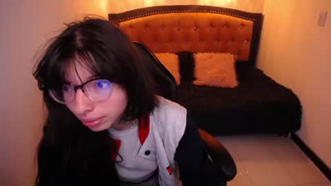 Snapshot of alllyson_ chatting on 19, 6, 2026 alison online show from 19, 6, 2026