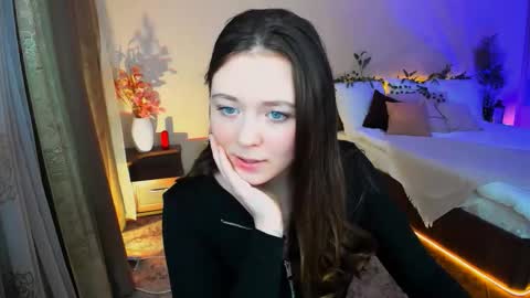 alluringeyess online show from 7, 11, 2025