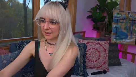 Snapshot of allyelliot chatting on 30, 10, 2025 Ally Elliot online show from 30, 10, 2025