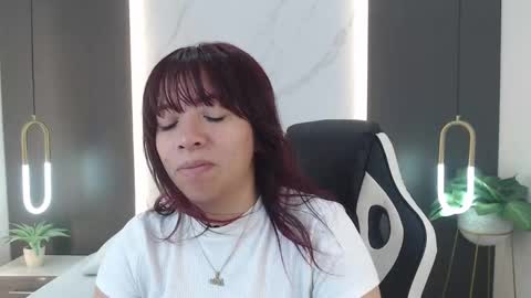 ALMA FENIX  online show from 10, 1, 2025