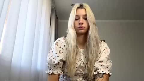 Snapshot of almetazorc chatting on 15, 9, 2025 Arina online show from 15, 9, 2025