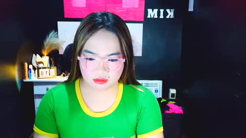 Snapshot of almirablont13 chatting on 18, 12, 2025 Almira online show from 18, 12, 2025