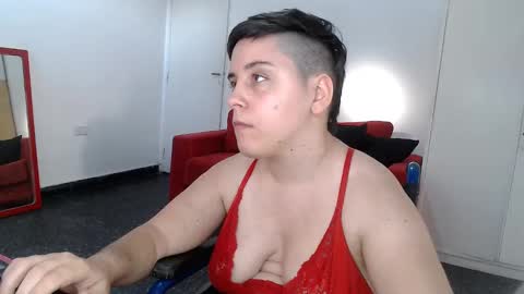 Snapshot of almondonwheels chatting on 19, 12, 2024 Almond online show from 19, 12, 2024