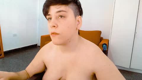 Snapshot of almondonwheels chatting on 22, 12, 2024 Almond online show from 22, 12, 2024