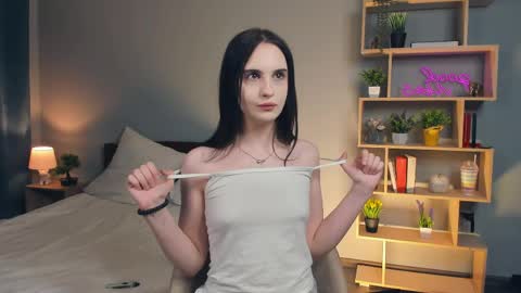 Snapshot of alonareinicke chatting on 6, 5, 2026 Alona online show from 6, 5, 2026