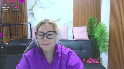 Snapshot of alonddra_tay chatting on 17, 7, 2026 alonddra_tay online show from 17, 7, 2026