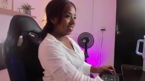 Snapshot of alondra_bernet chatting on 2, 6, 2026 A L O N D R A online show from 2, 6, 2026