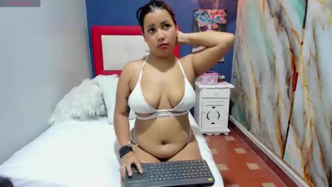 Snapshot of alondra_tits chatting on 22, 11, 2025 alondra_tits online show from 22, 11, 2025