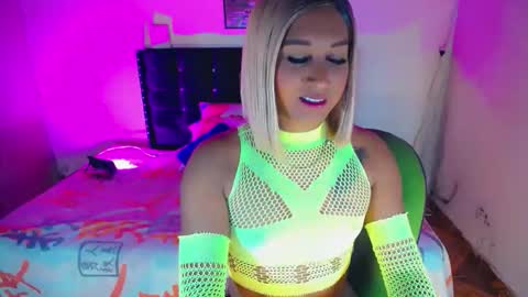 Snapshot of alondragill_ chatting on 9, 6, 2026 alondragill_ online show from 9, 6, 2026
