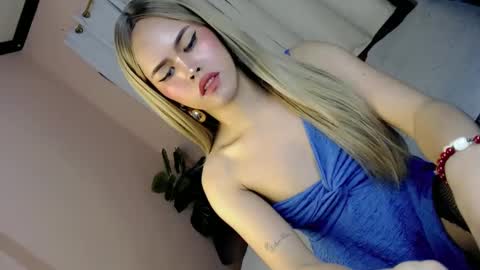 Snapshot of alove_too_last chatting on 12, 1, 2025 LEXY online show from 12, 1, 2025