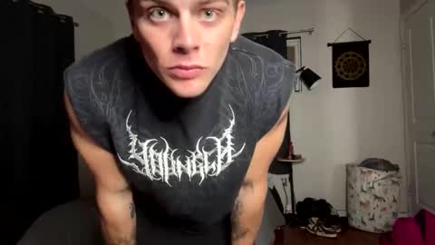 Snapshot of alphavibesxxx chatting on 4, 11, 2025 AlphaVibesXXX - Master Levi Mistress Kat online show from 4, 11, 2025