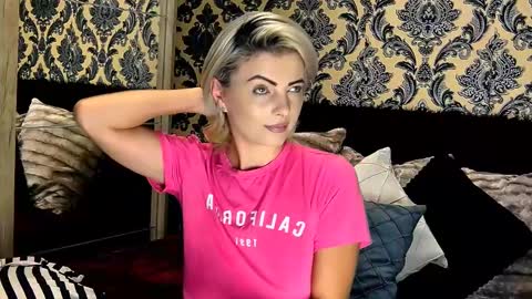 Snapshot of alyblonde chatting on 4, 12, 2024 aly online show from 4, 12, 2024