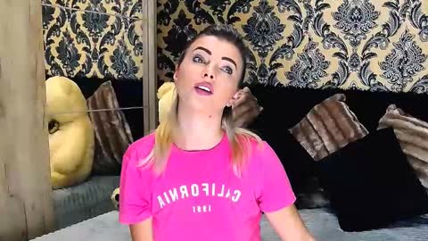 Snapshot of alyblonde chatting on 25, 1, 2025 aly online show from 25, 1, 2025