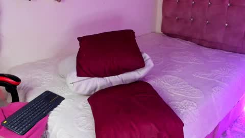 Snapshot of alyn__miller chatting on 8, 4, 2026 Elyn online show from 8, 4, 2026