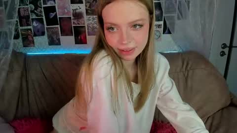 Snapshot of alysameow chatting on 19, 5, 2026 Alysa 7GMT online show from 19, 5, 2026