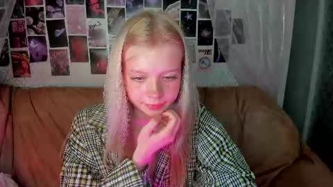 Snapshot of alysameow chatting on 17, 6, 2026 Alysa 7GMT online show from 17, 6, 2026