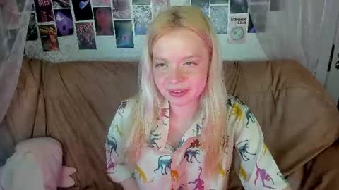 Snapshot of alysameow chatting on 27, 6, 2026 Alysa 7GMT online show from 27, 6, 2026
