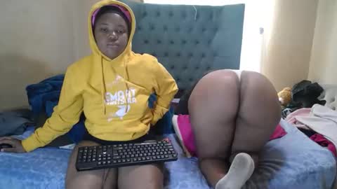 Snapshot of alyssabrownx chatting on 7, 5, 2026 alyssabrownx online show from 7, 5, 2026