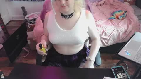 Snapshot of alyxiabewbs chatting on 19, 6, 2026 alyxiabewbs online show from 19, 6, 2026