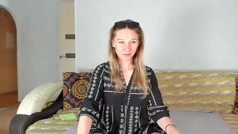 Snapshot of amalia_mio chatting on 3, 6, 2026 Amalia online show from 3, 6, 2026