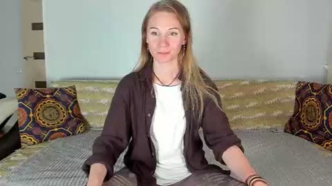 Snapshot of amalia_mio chatting on 16, 7, 2026 Amalia online show from 16, 7, 2026