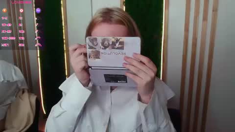 Snapshot of amanda_butlerr chatting on 27, 6, 2026 Hi im Amanda online show from 27, 6, 2026