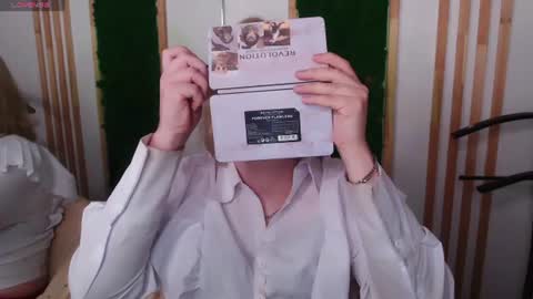 Snapshot of amanda_butlerr chatting on 9, 7, 2026 Hi im Amanda online show from 9, 7, 2026