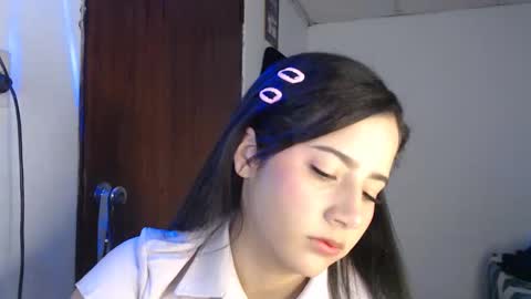 Snapshot of amany_r chatting on 22, 10, 2025 amany_r online show from 22, 10, 2025