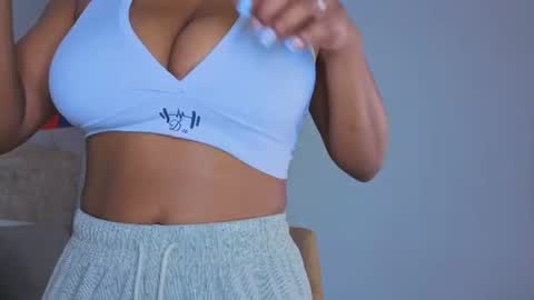 Snapshot of amara_queen_ chatting on 9, 7, 2026 Amara online show from 9, 7, 2026