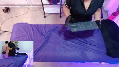 Ambar Jones online show from 24, 9, 2025