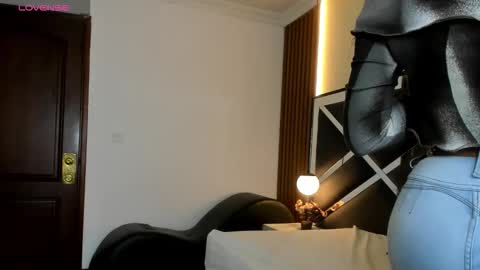 Ambar Ross online show from 10, 3, 2026